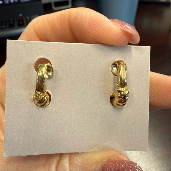 Avon ribbed  Hoop convertible clip Earrings goldtone vintage 1986 NIB - Picture 6 of 6